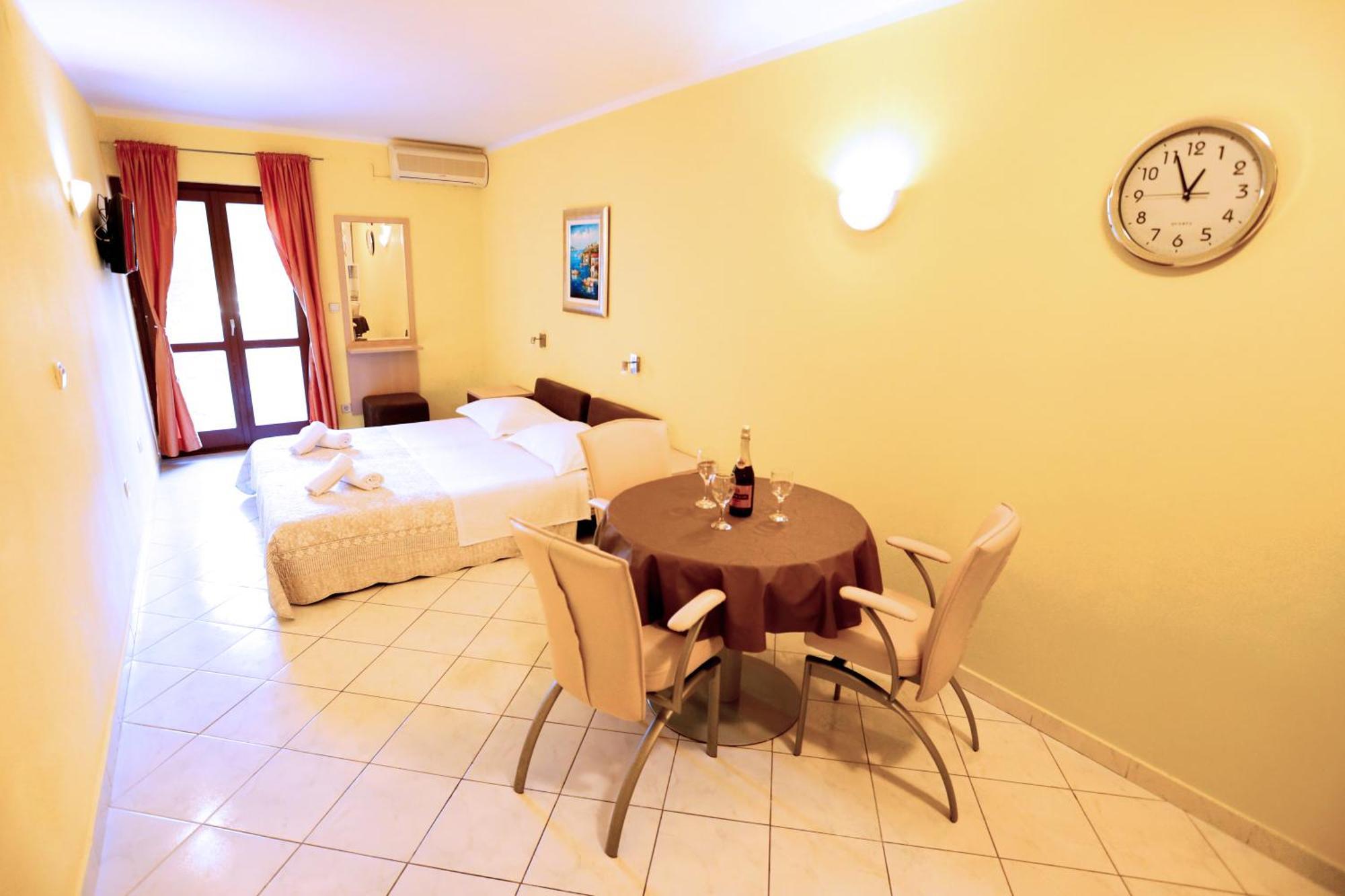 Beach Apartments Vlado Подстрана Экстерьер фото
